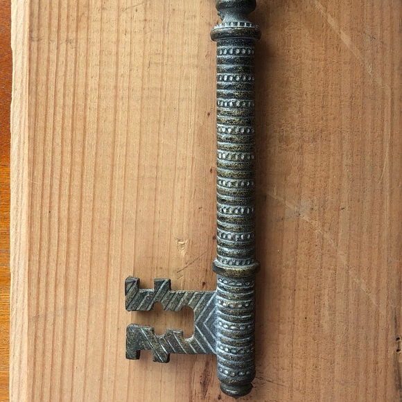 Vintage Antique Old World Medieval Solid Brass Key - Picture 4 of 6